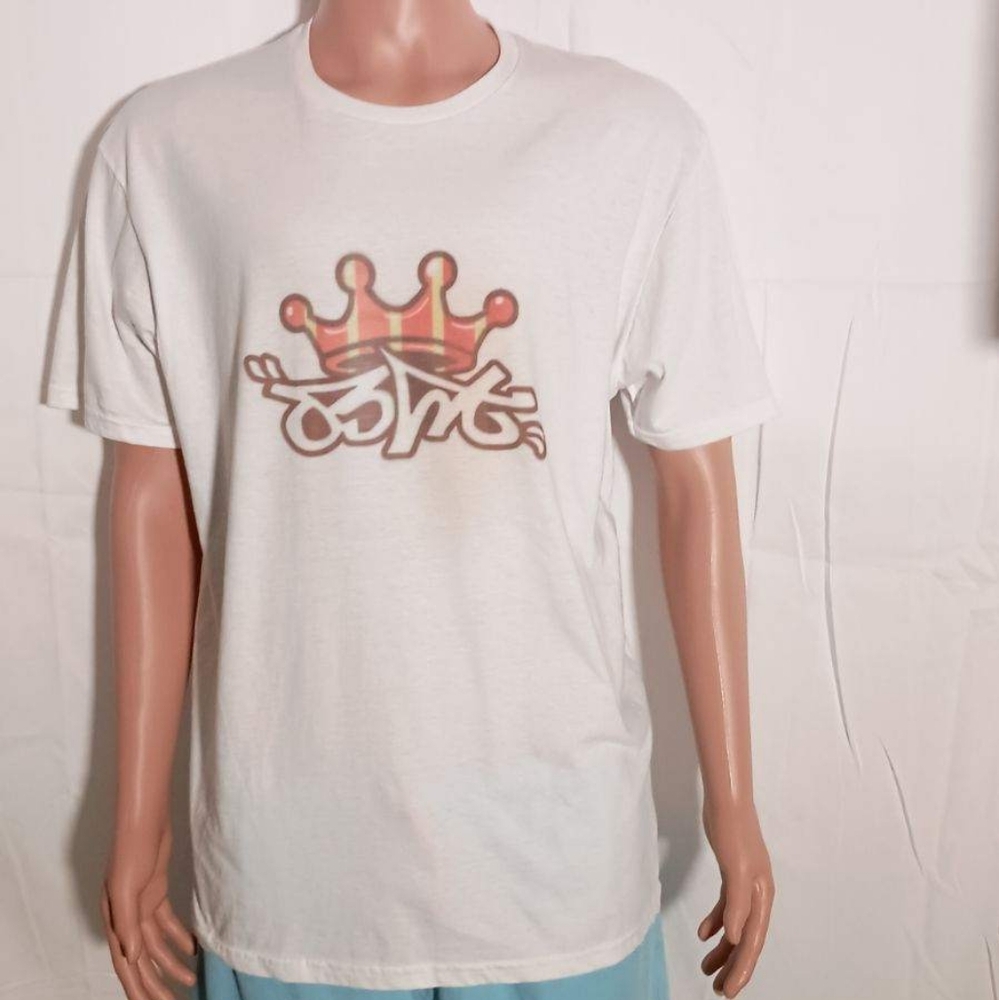 I'm selling t shirts it's really nice
